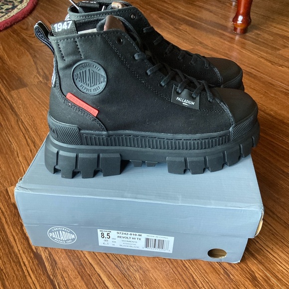 🔥Palladium Revolt Hi TX Women’s Black High-Top Shoes - Picture 1 of 10